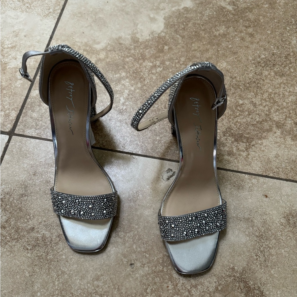 Betsy Johnson size 10 sandals - brand new . Never worn